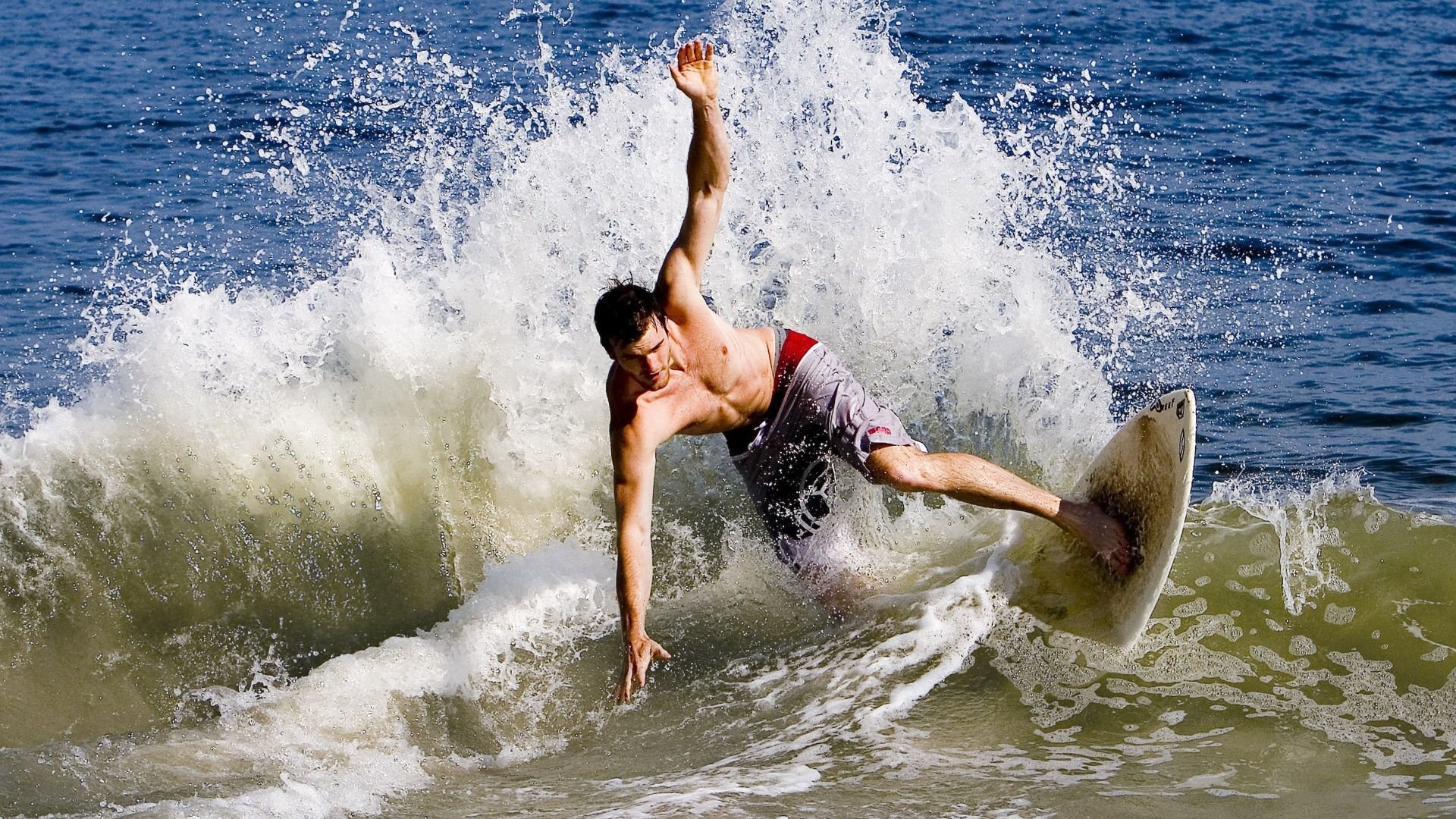 九游娱乐APP-摩洛哥队在巴黎奥运会男足比赛中以2-1惜败西班牙，摩洛哥足球球员